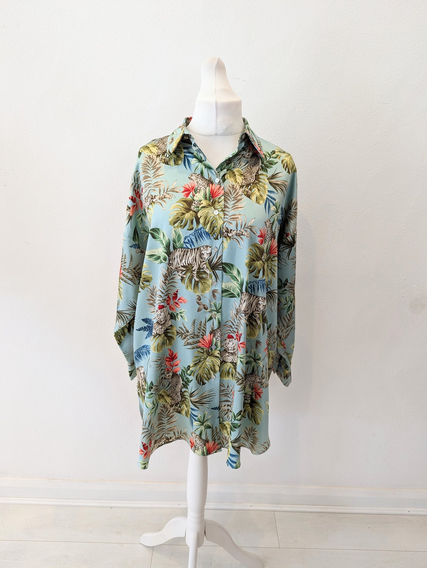 zara green tiger dress Zara | green printed tulle midi dress | XS