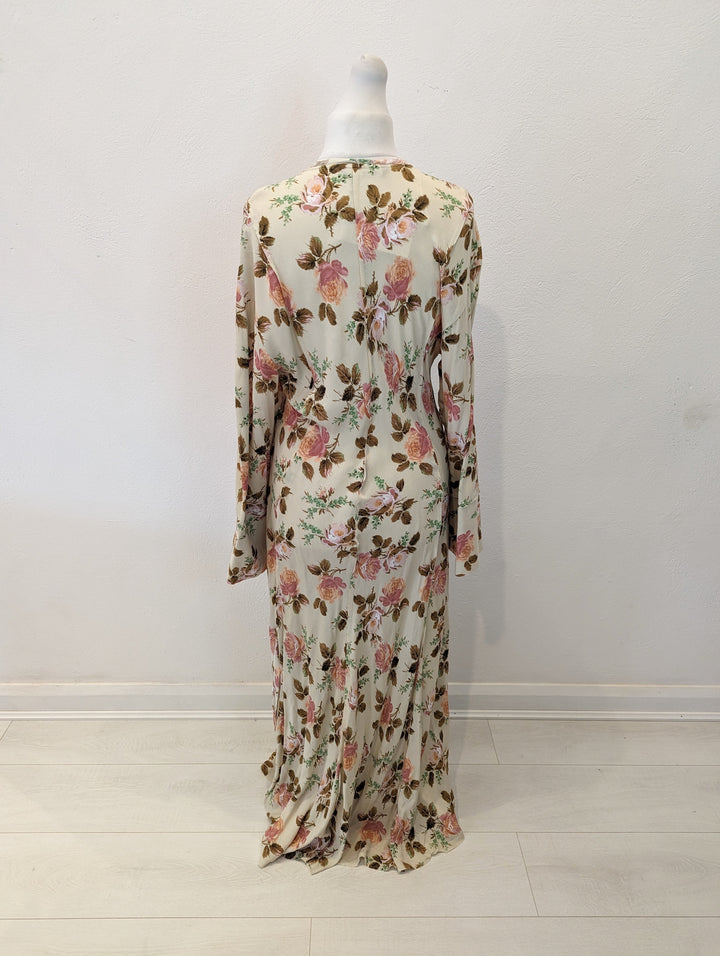 zara cream floral dress Maxi L RRP £59.99 – The Wardrobe Anya Taylor-Joy Has a Floral embroidery USNEW_06_05_26 Size:L/14 - (UK 14/US 10/EU 42) Midi dress with a