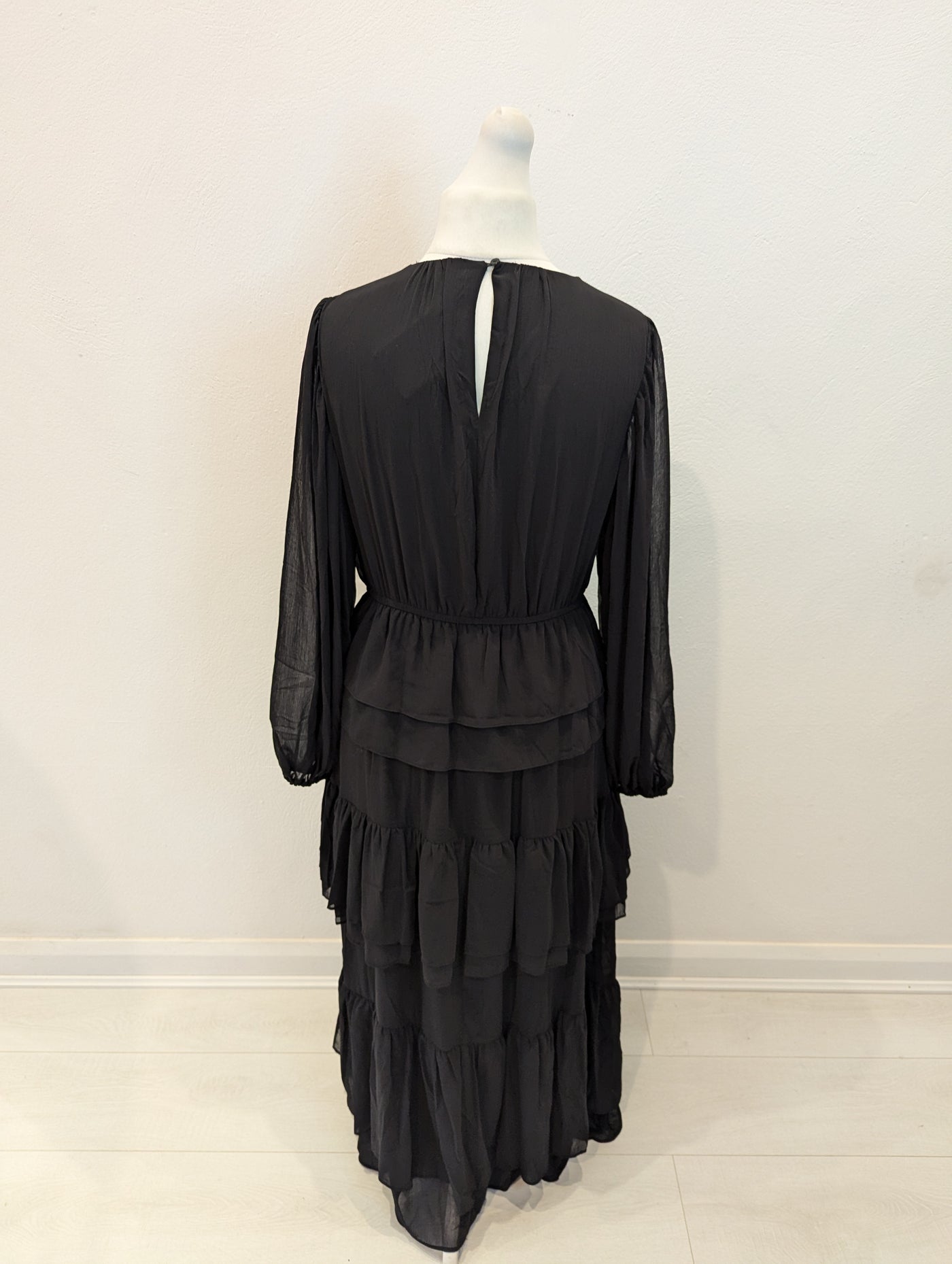 H&M Black Ruffle Dress M NWT – The Wardrobe