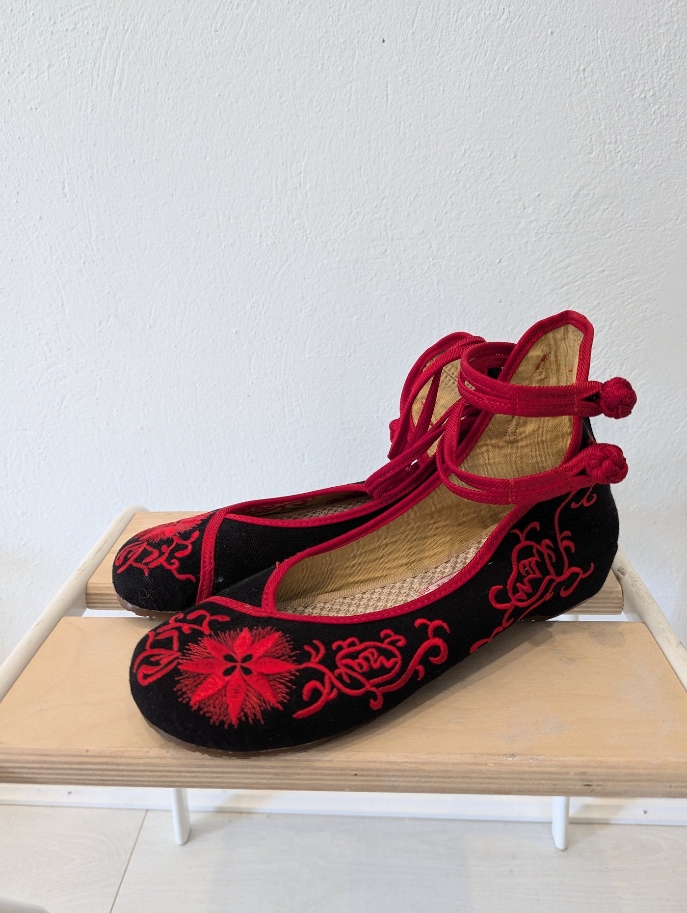 Black & Red Happy Shoes 6/7