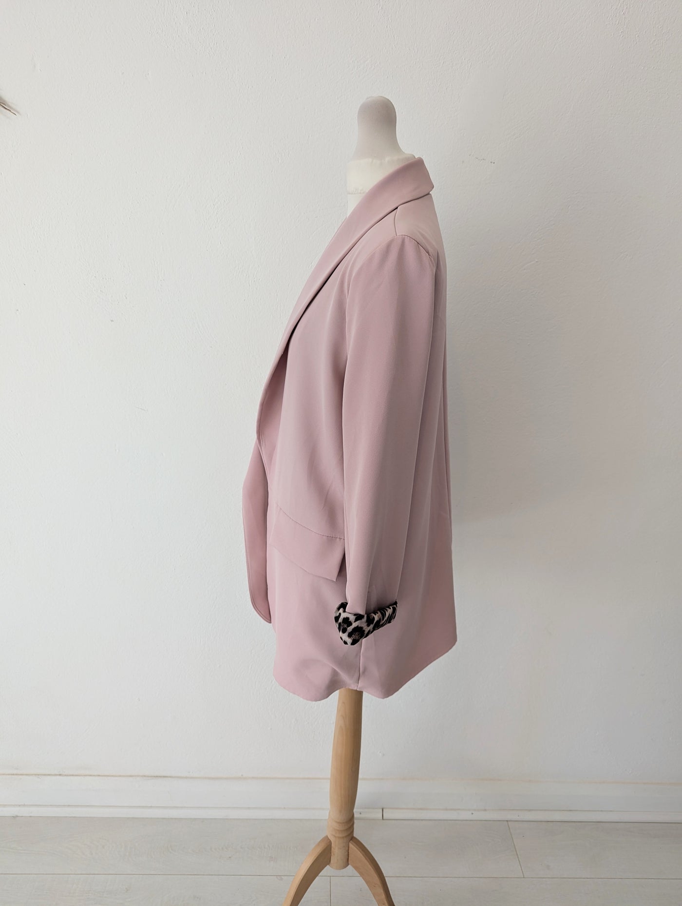 Vanta Pink Leopard Blazer 8/10