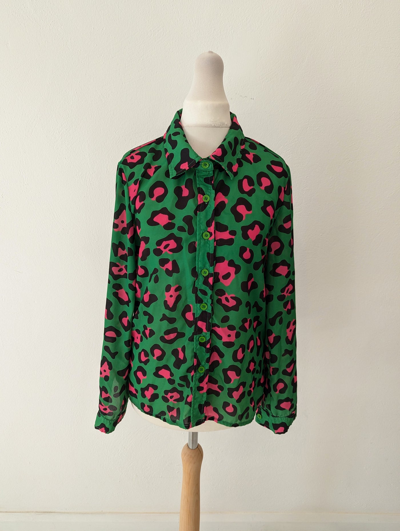 My Sisters Closet Green Animal Shirt 10