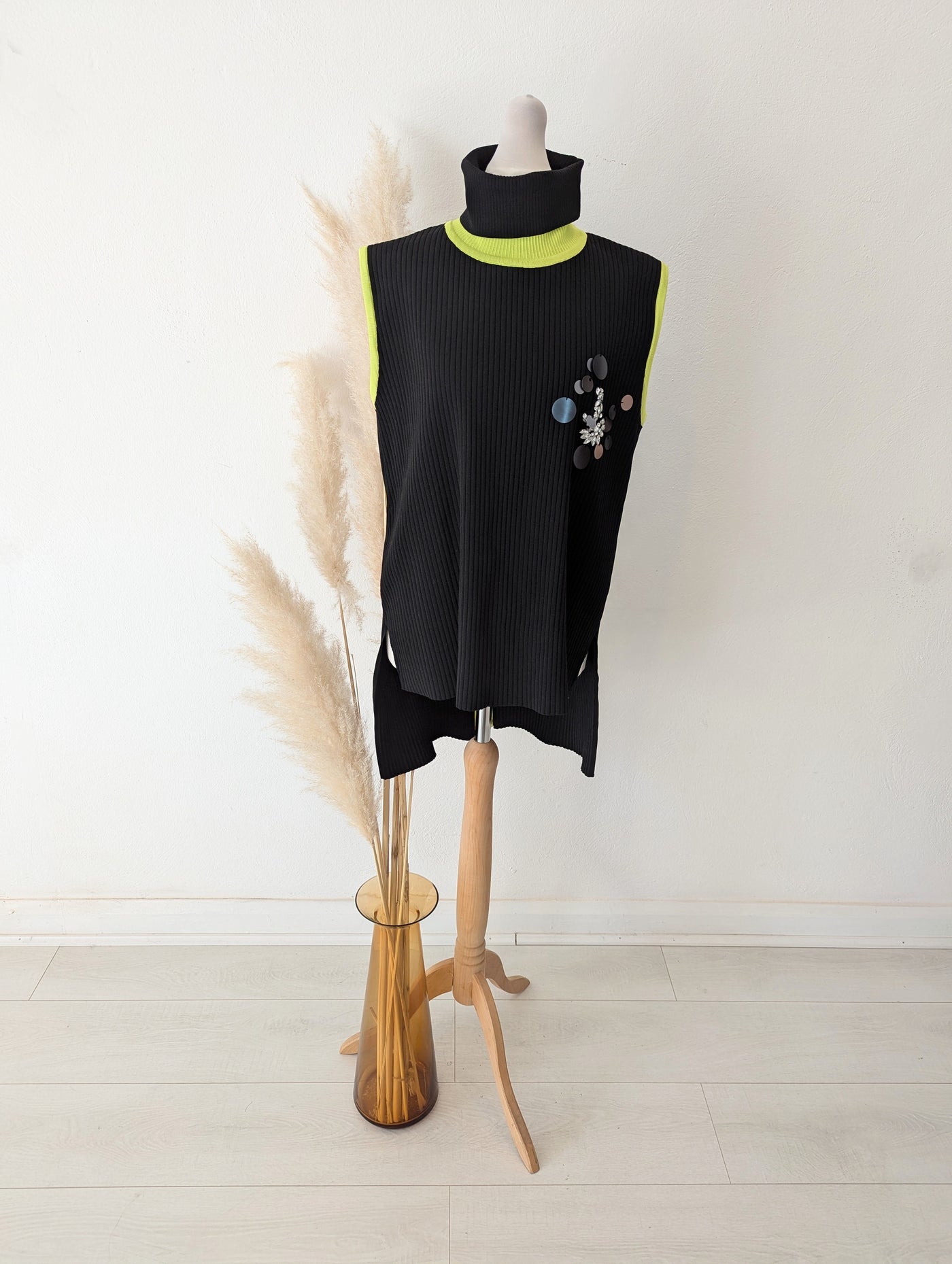 Hukka Sleeveless Knit Top 10