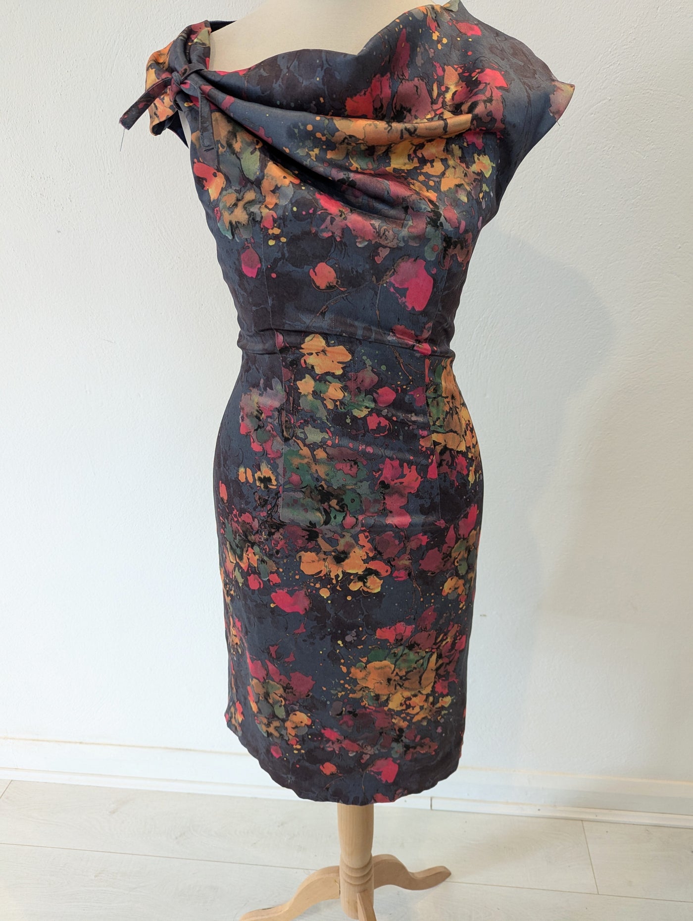 Dizingof Grey Flower print dress 8