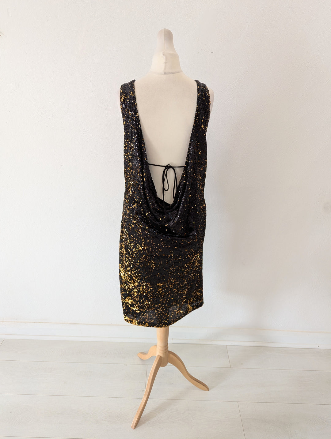Zara Backless sequin Dess M – The Wardrobe