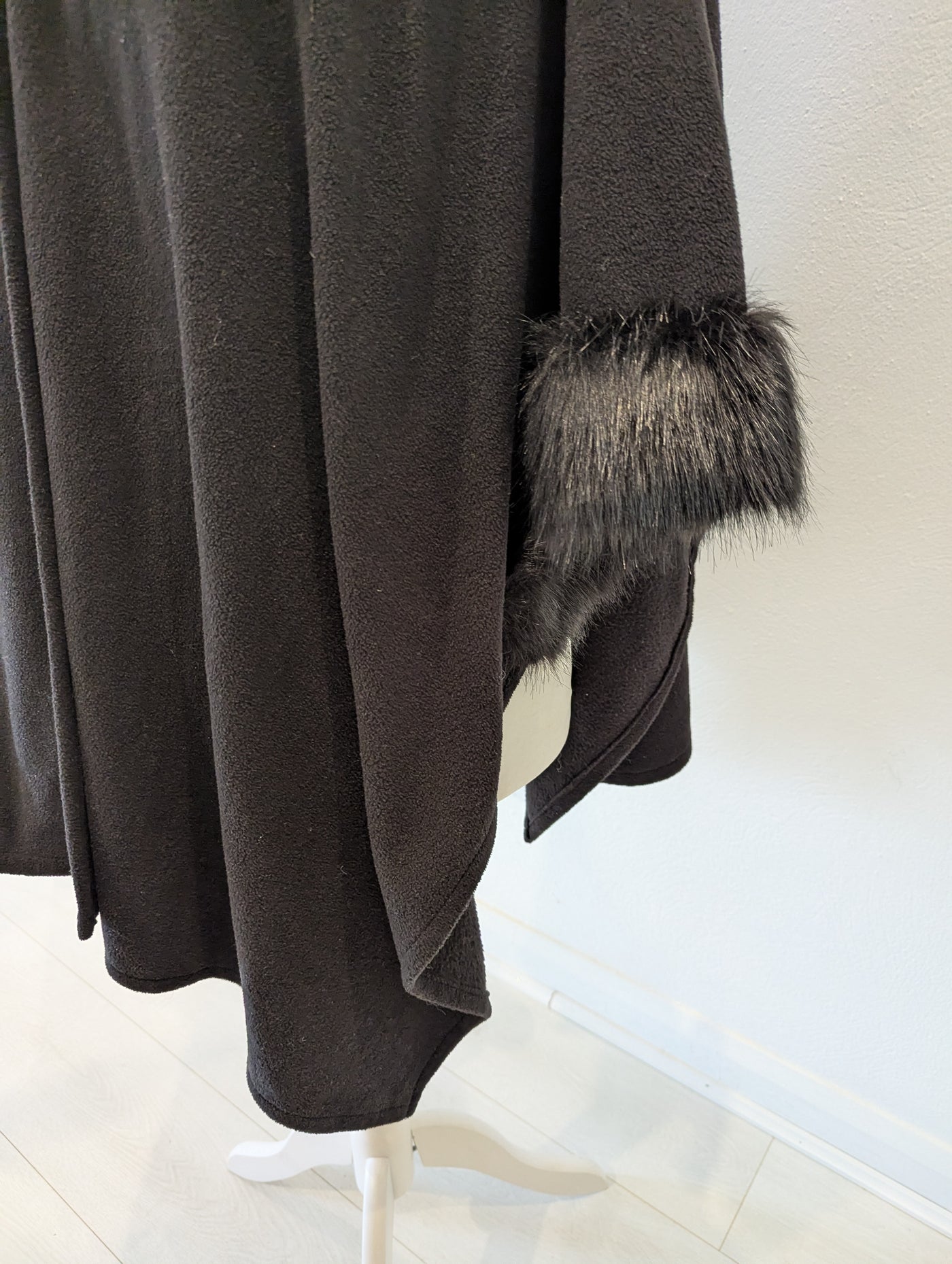 Peurzzi Black Cape