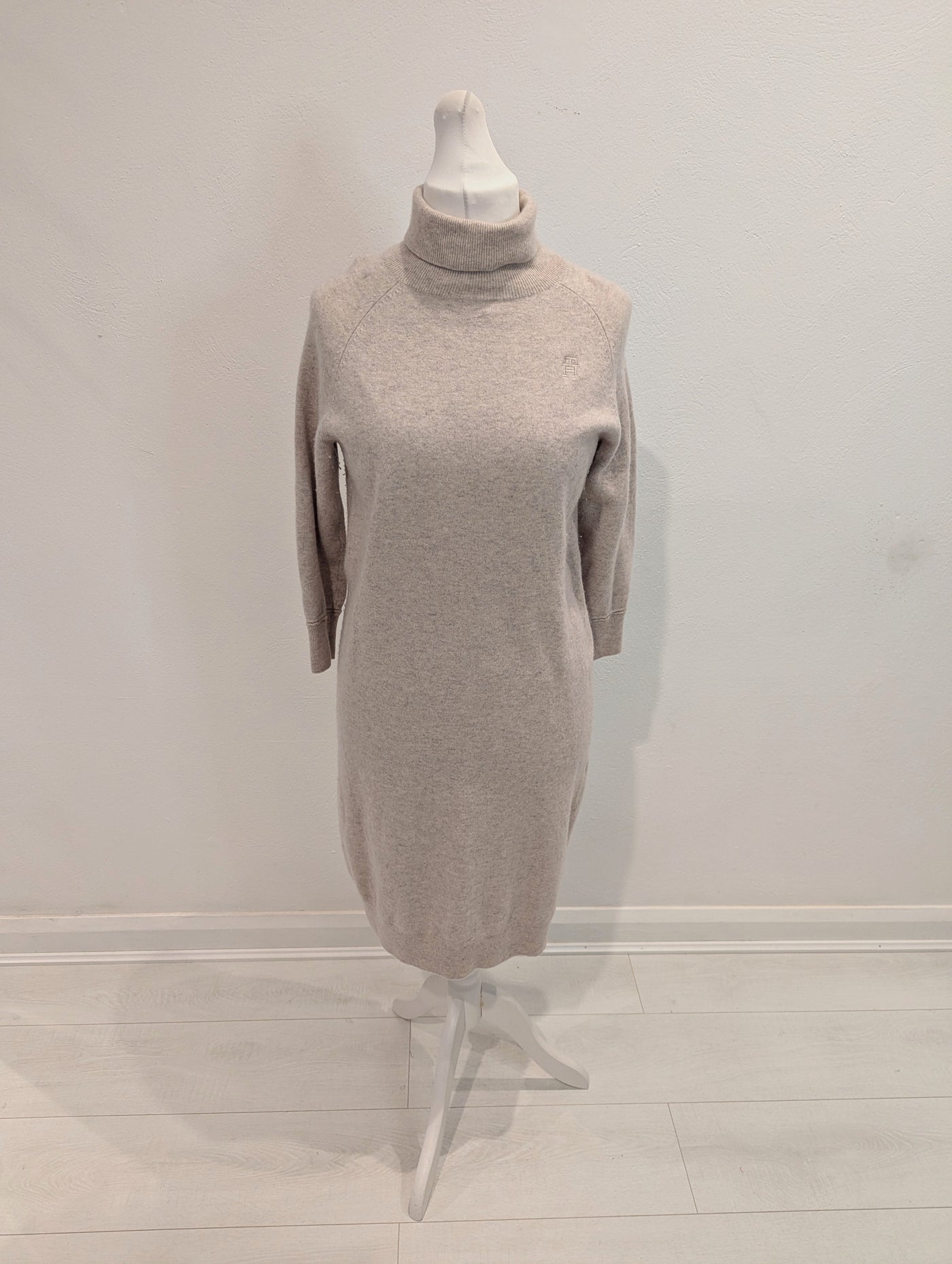 Tommy Hilfiger beige jumper dress L