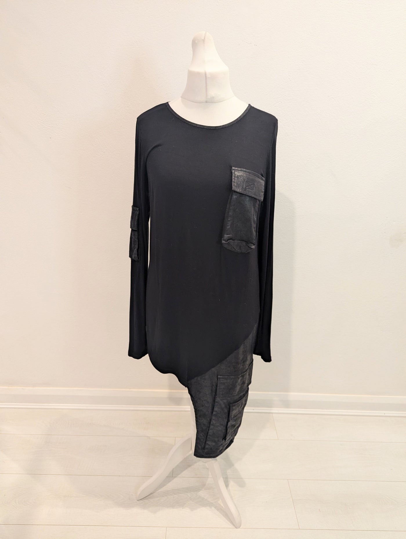 Caraclan Black Dip Hem Tunic S