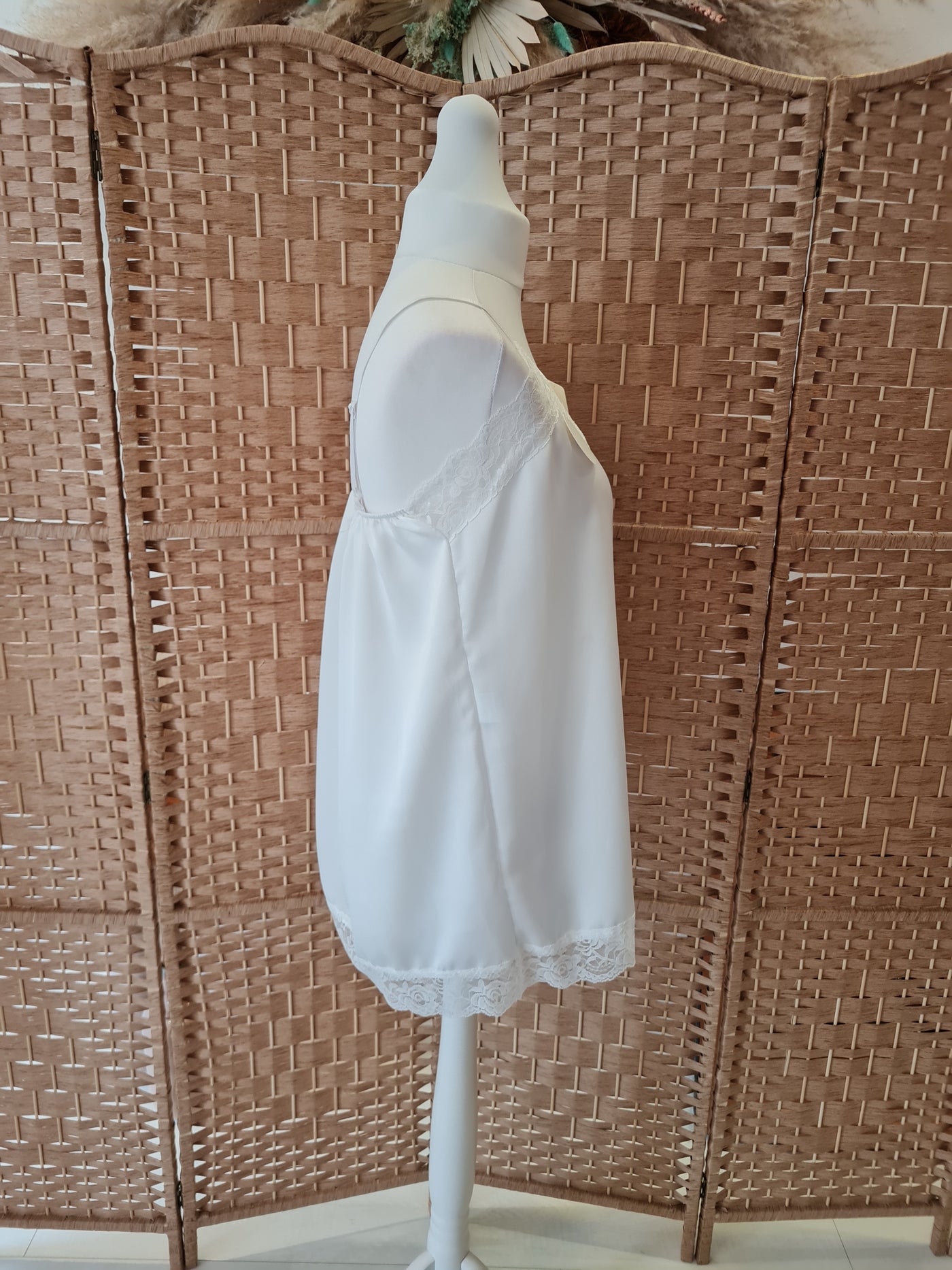 Lace trim cami in white
