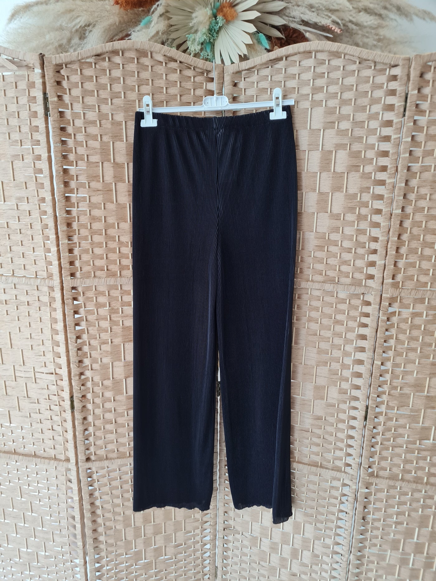 Plisse trousers in black