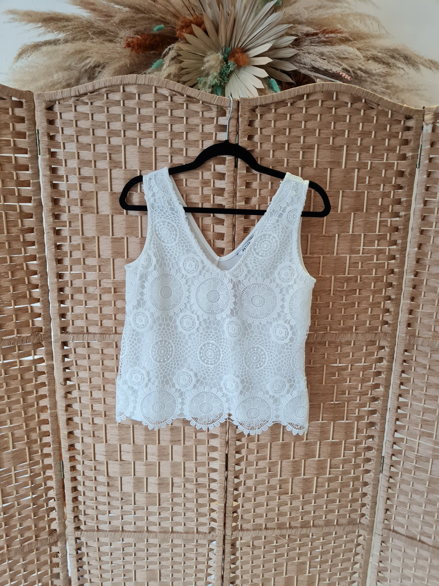 DP  white lace vest 14P