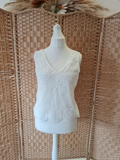 DP  white lace vest 14P