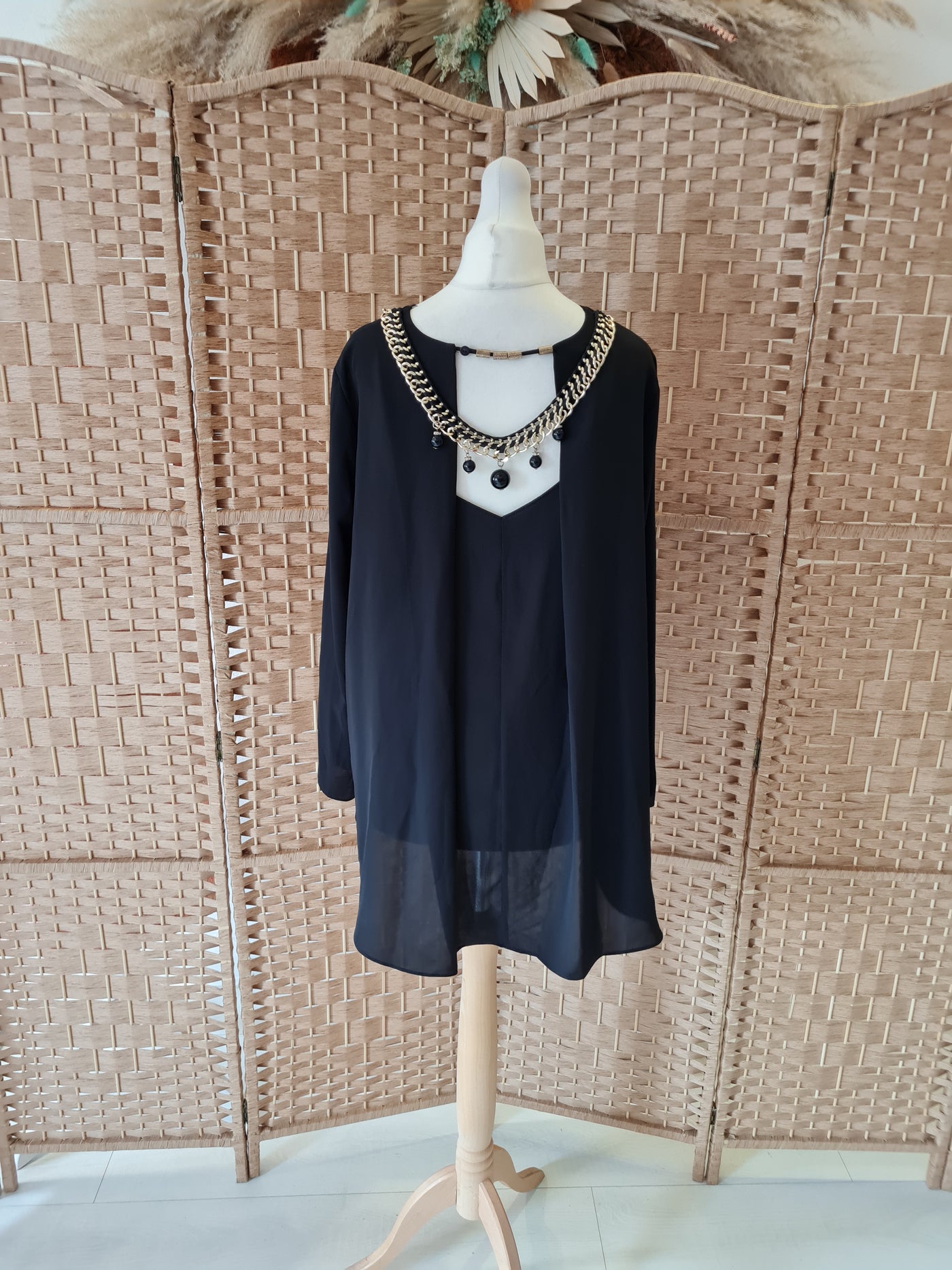 Iconic black chain detail top S