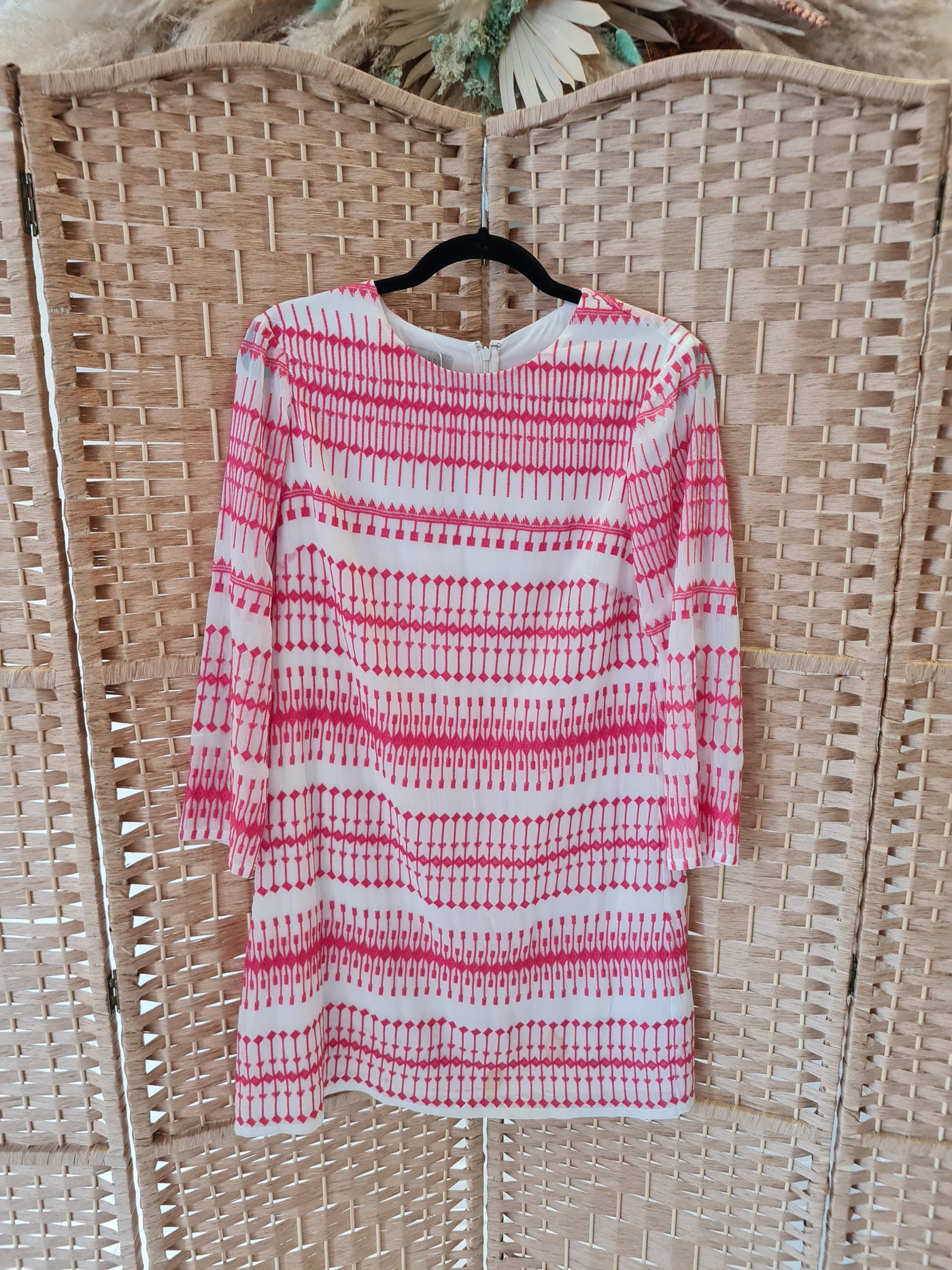 Hobbs white/coral shift 10
