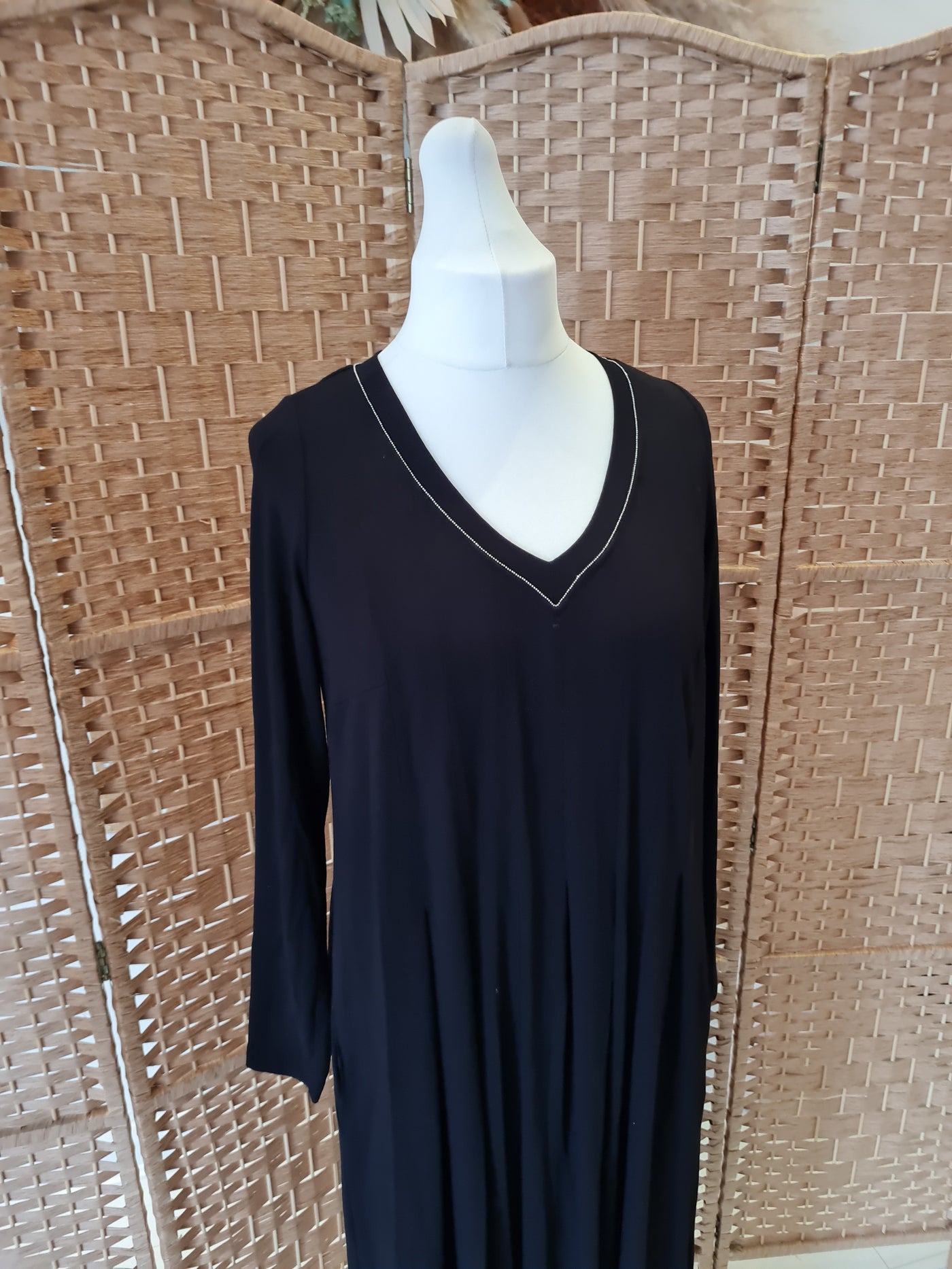 Que Black Diamonte V neck Dress 12