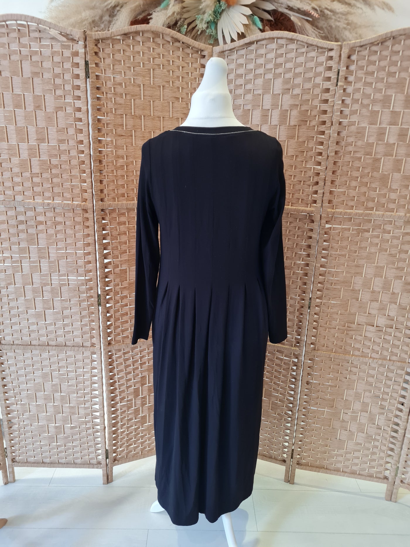 Que Black Diamonte V neck Dress 12