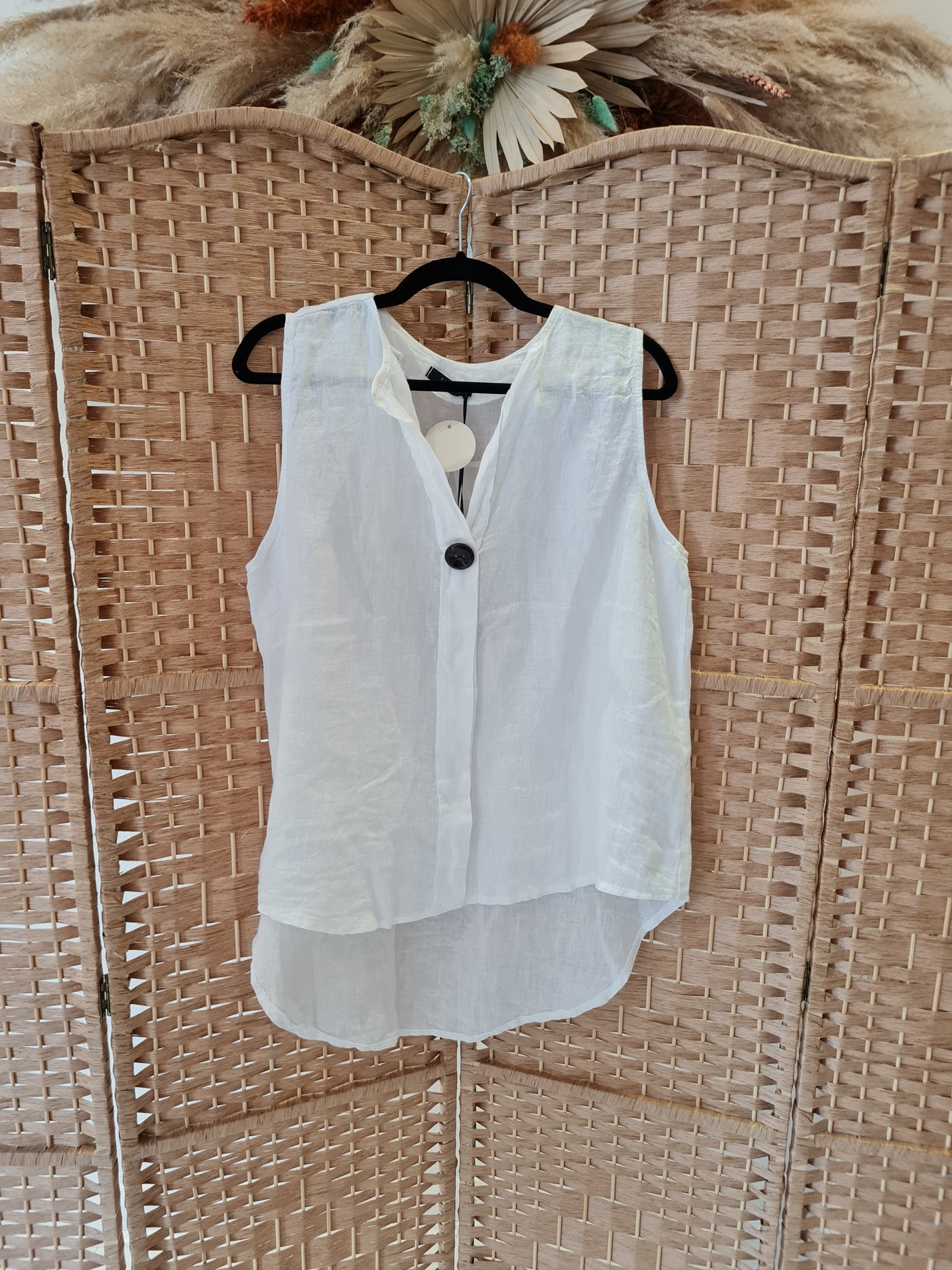 Linen button top in white