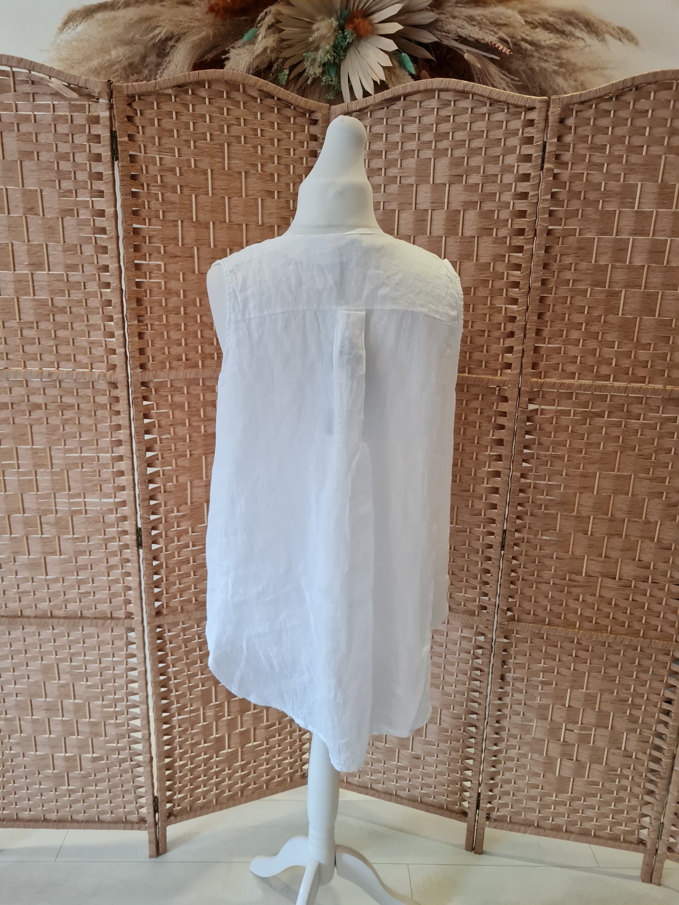 Linen button top in white