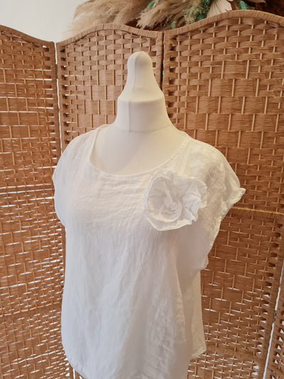 Rose linen top in White