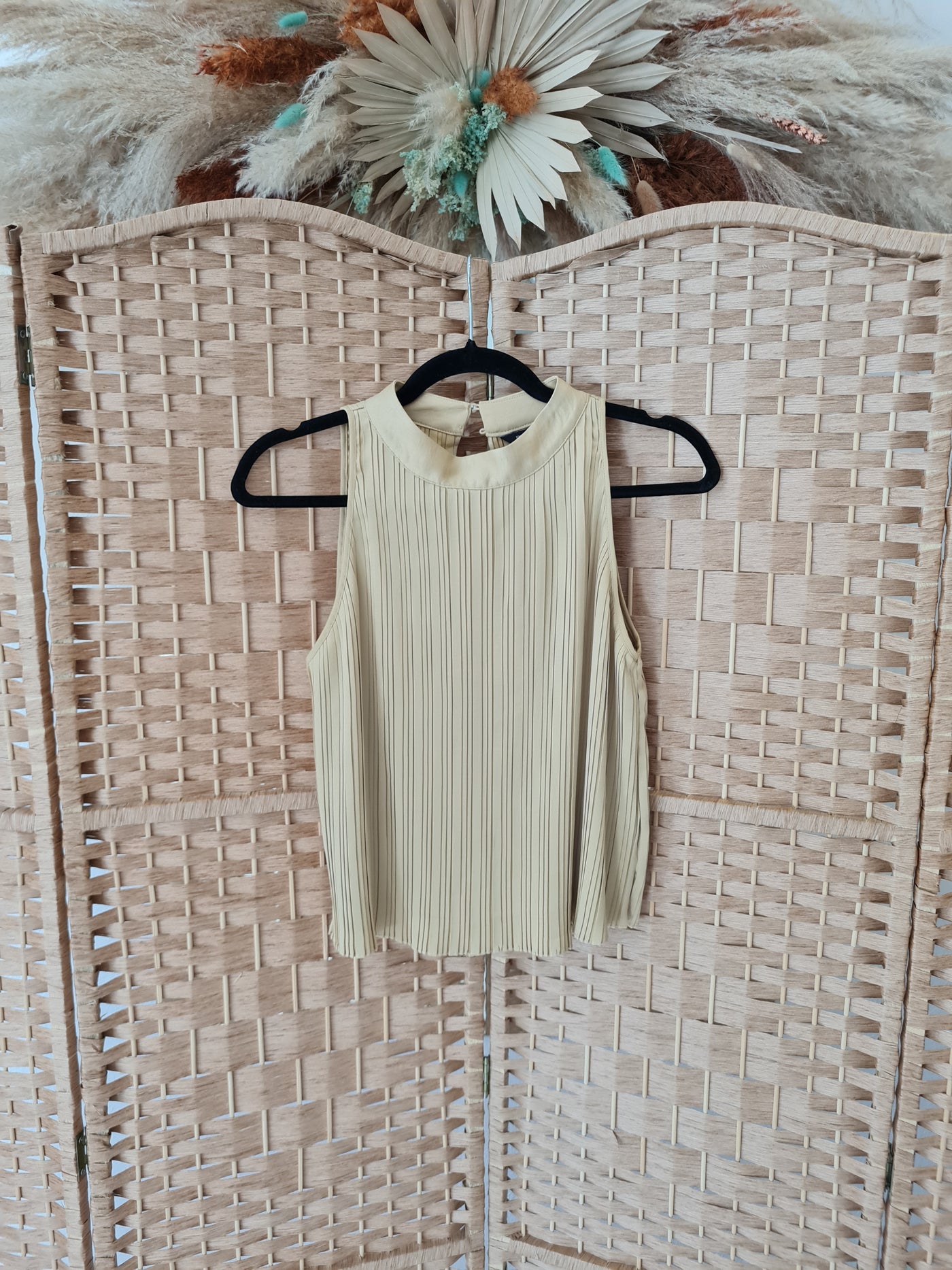 RW&Co Gold Pleated top M
