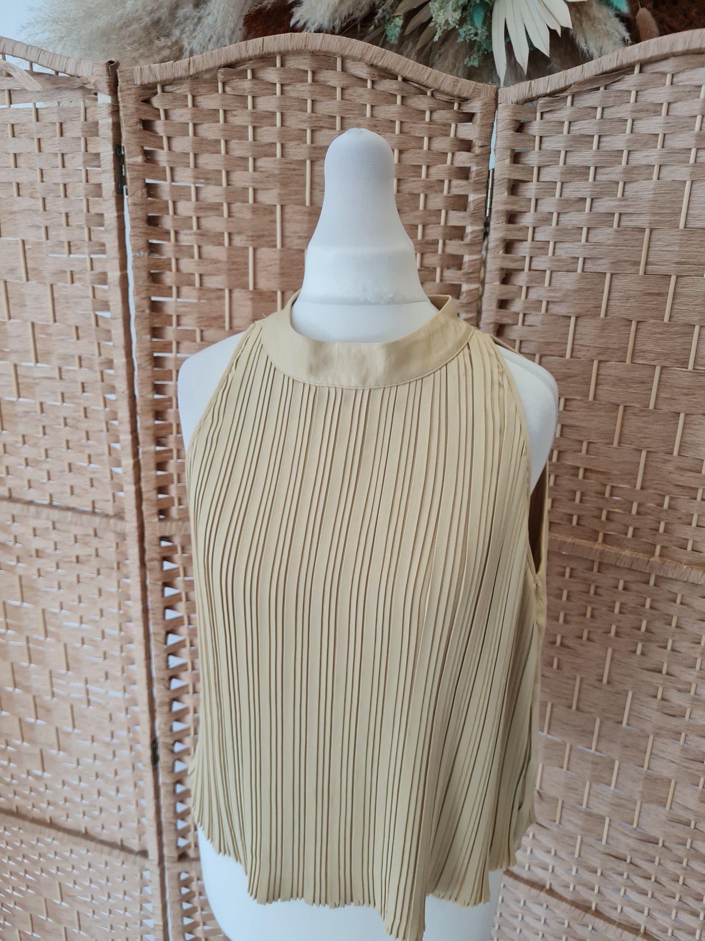 RW&Co Gold Pleated top M