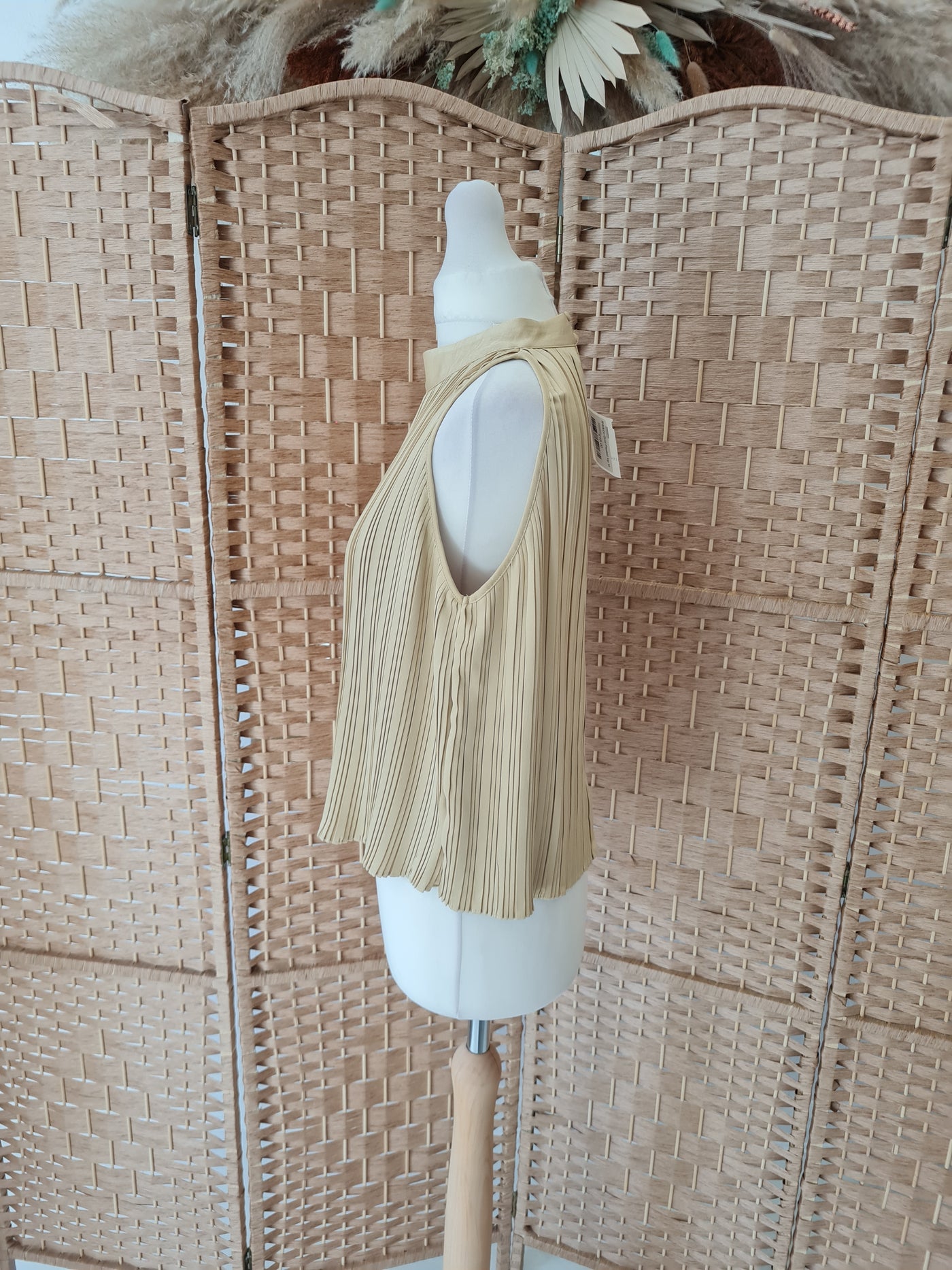 RW&Co Gold Pleated top M