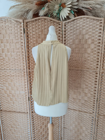 RW&Co Gold Pleated top M