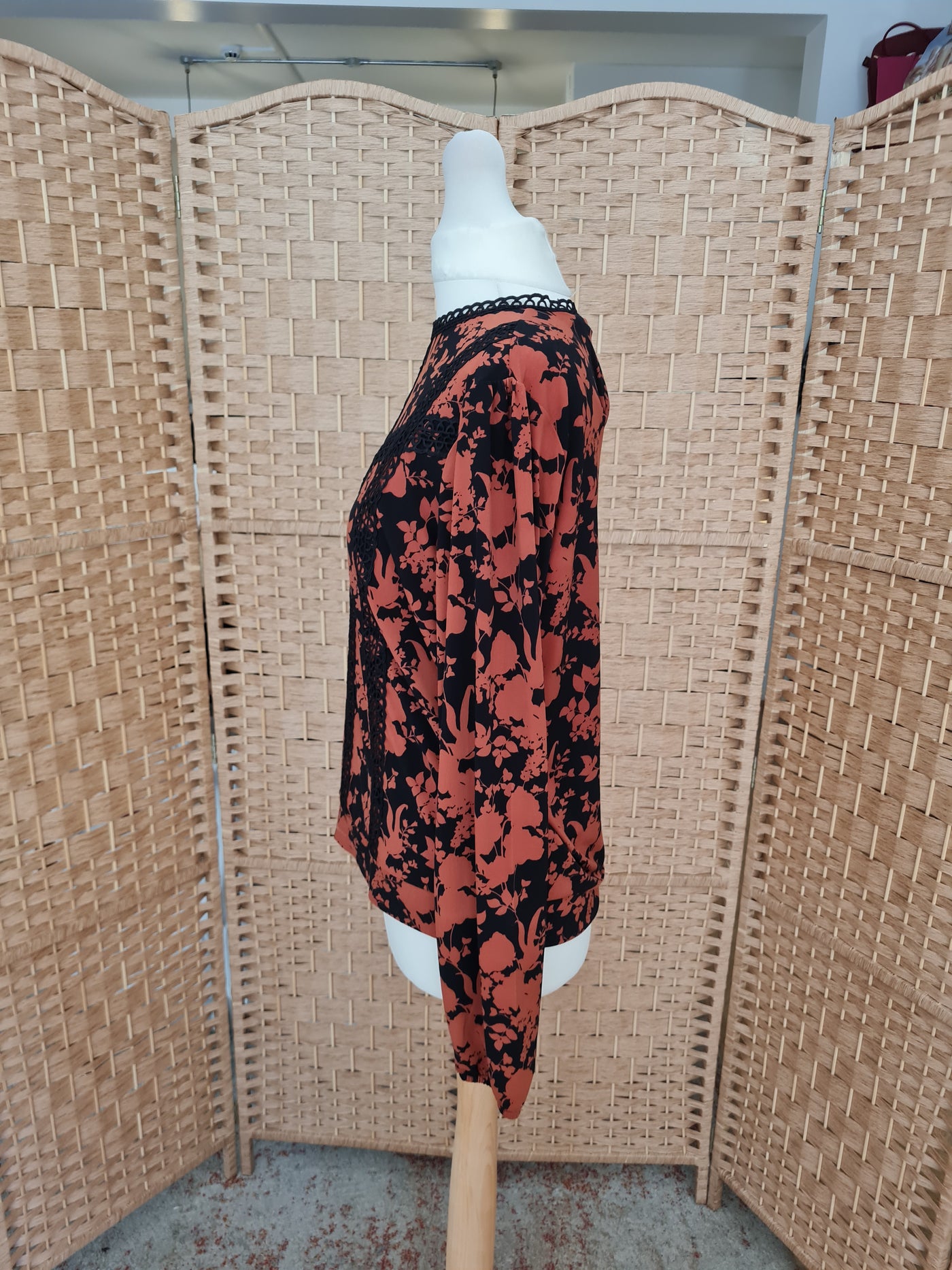 Oasis Rust floral top M