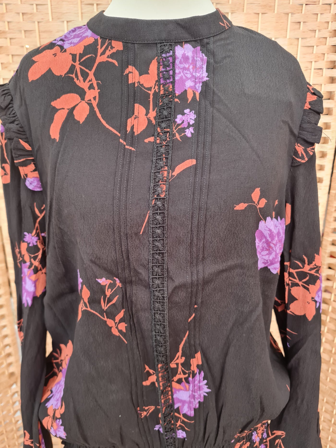Oasis Floral Top 10 NWT
