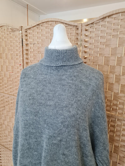 Roll neck jumper in grey