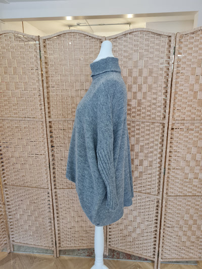 Roll neck jumper in grey