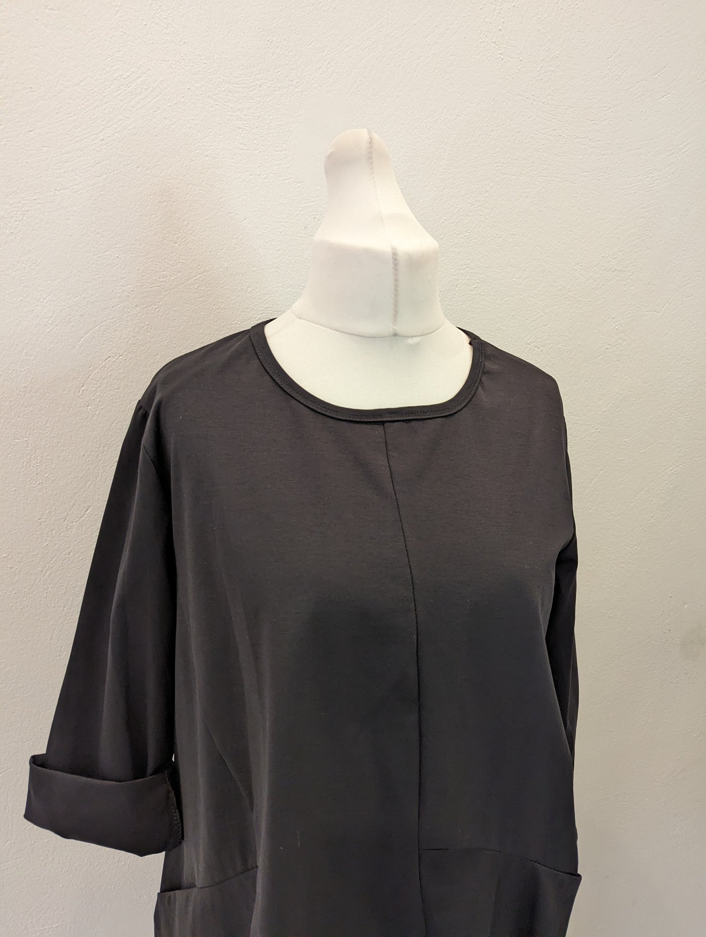 Black Bobbin Pocket Front Top