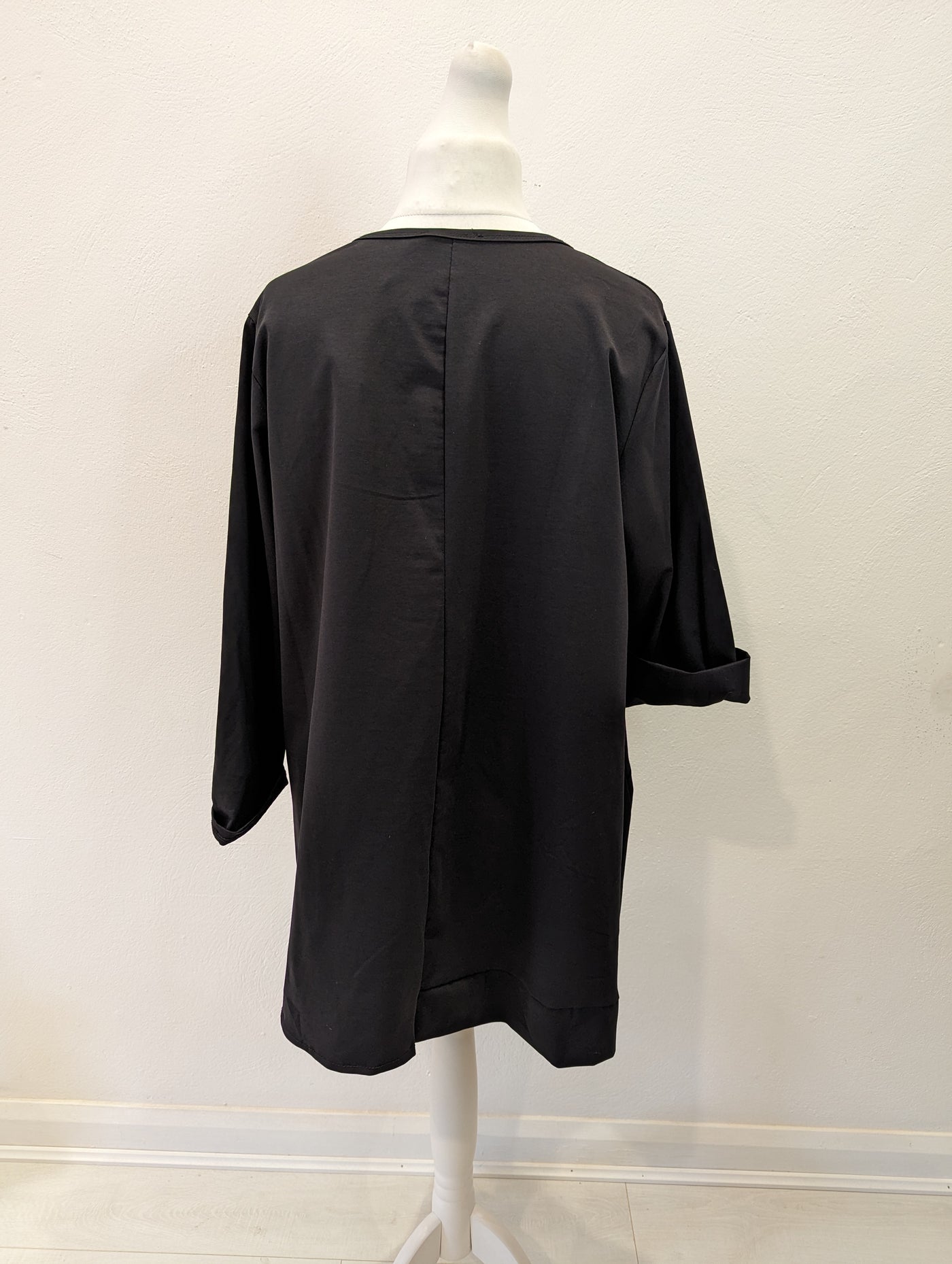 Black Bobbin Pocket Front Top