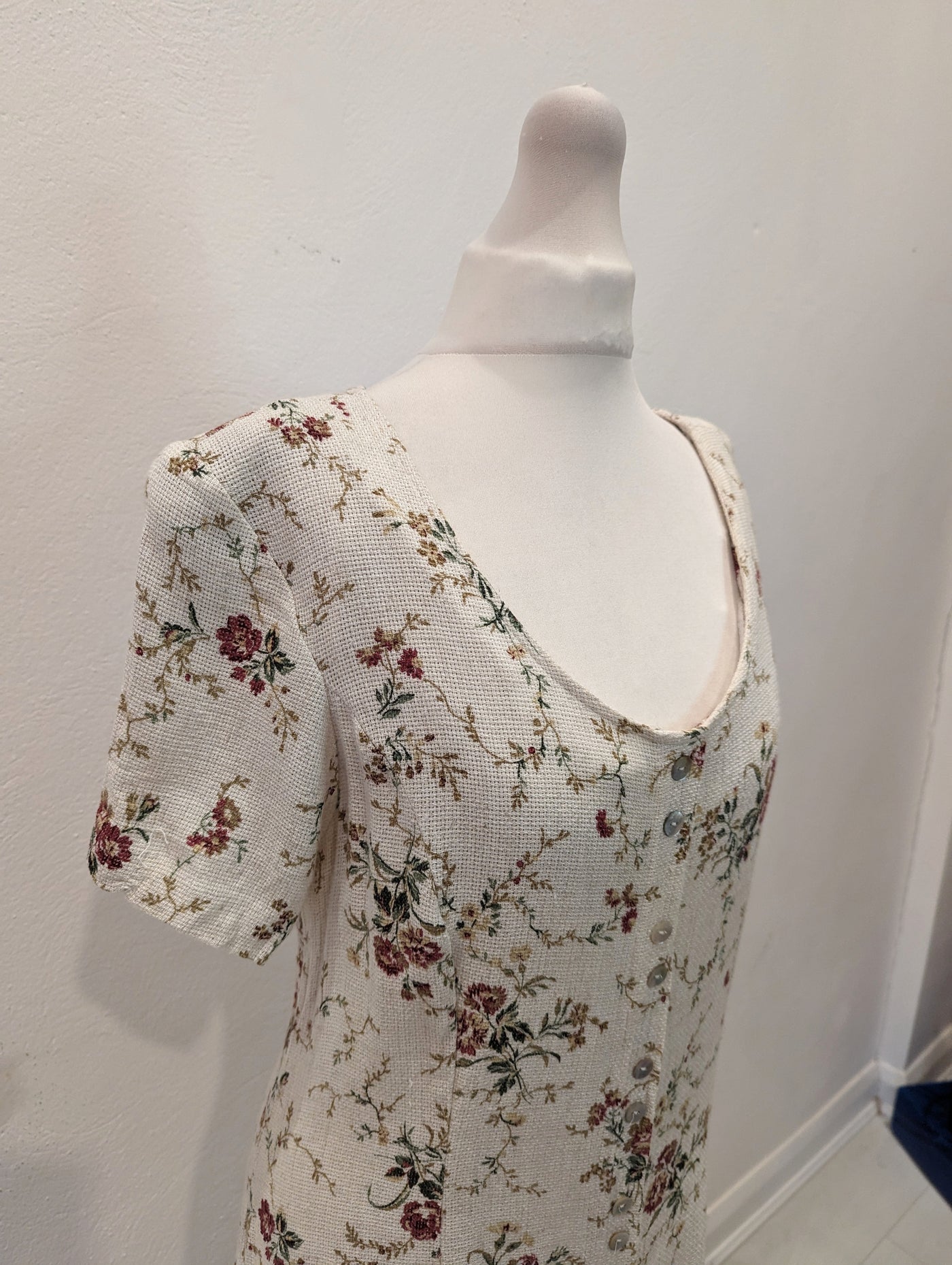 S Roberts Maxi Made In USA Cream with Florals 10/12