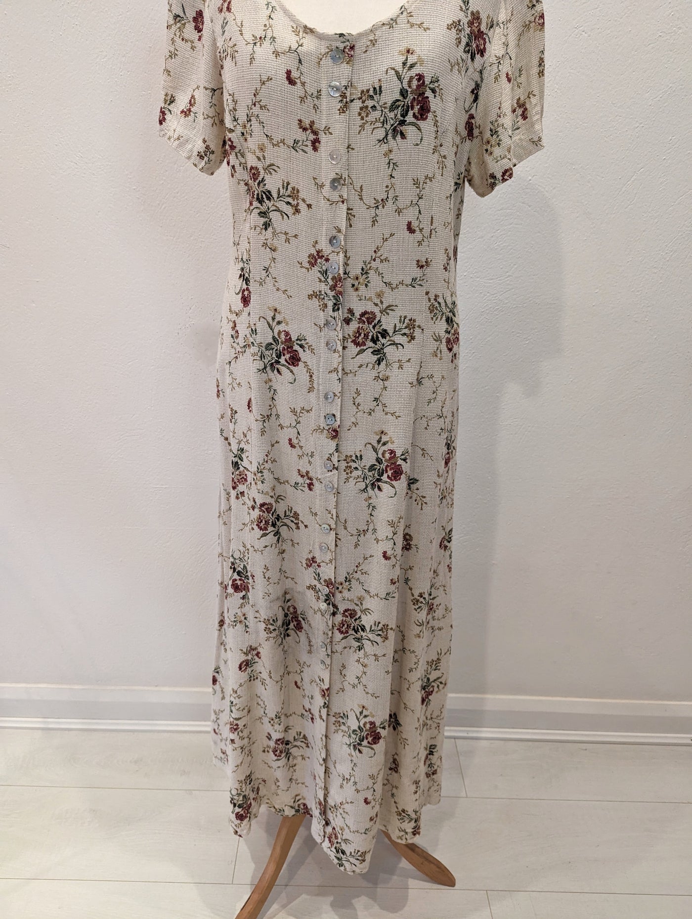 S Roberts Maxi Made In USA Cream with Florals 10/12