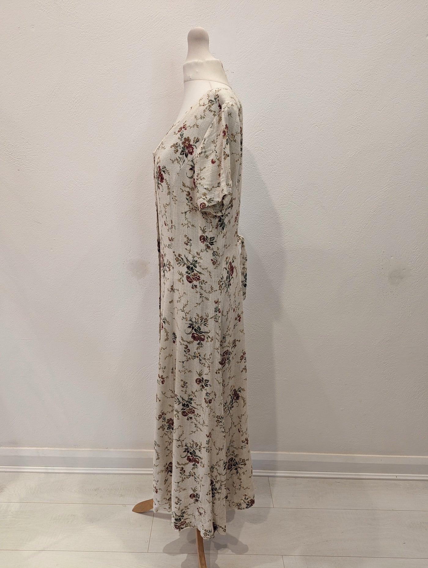 S Roberts Maxi Made In USA Cream with Florals 10/12