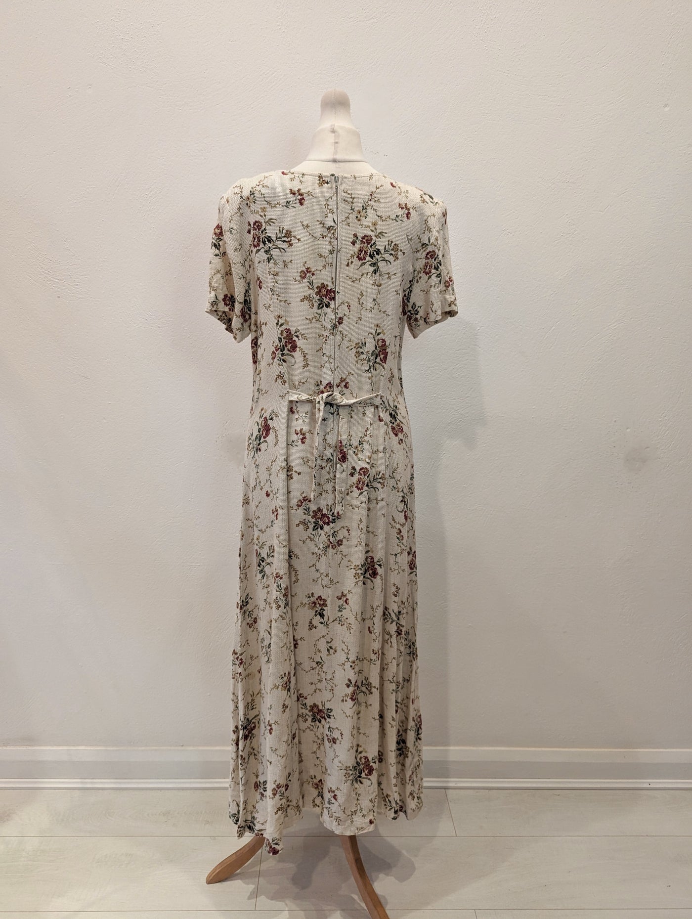 S Roberts Maxi Made In USA Cream with Florals 10/12