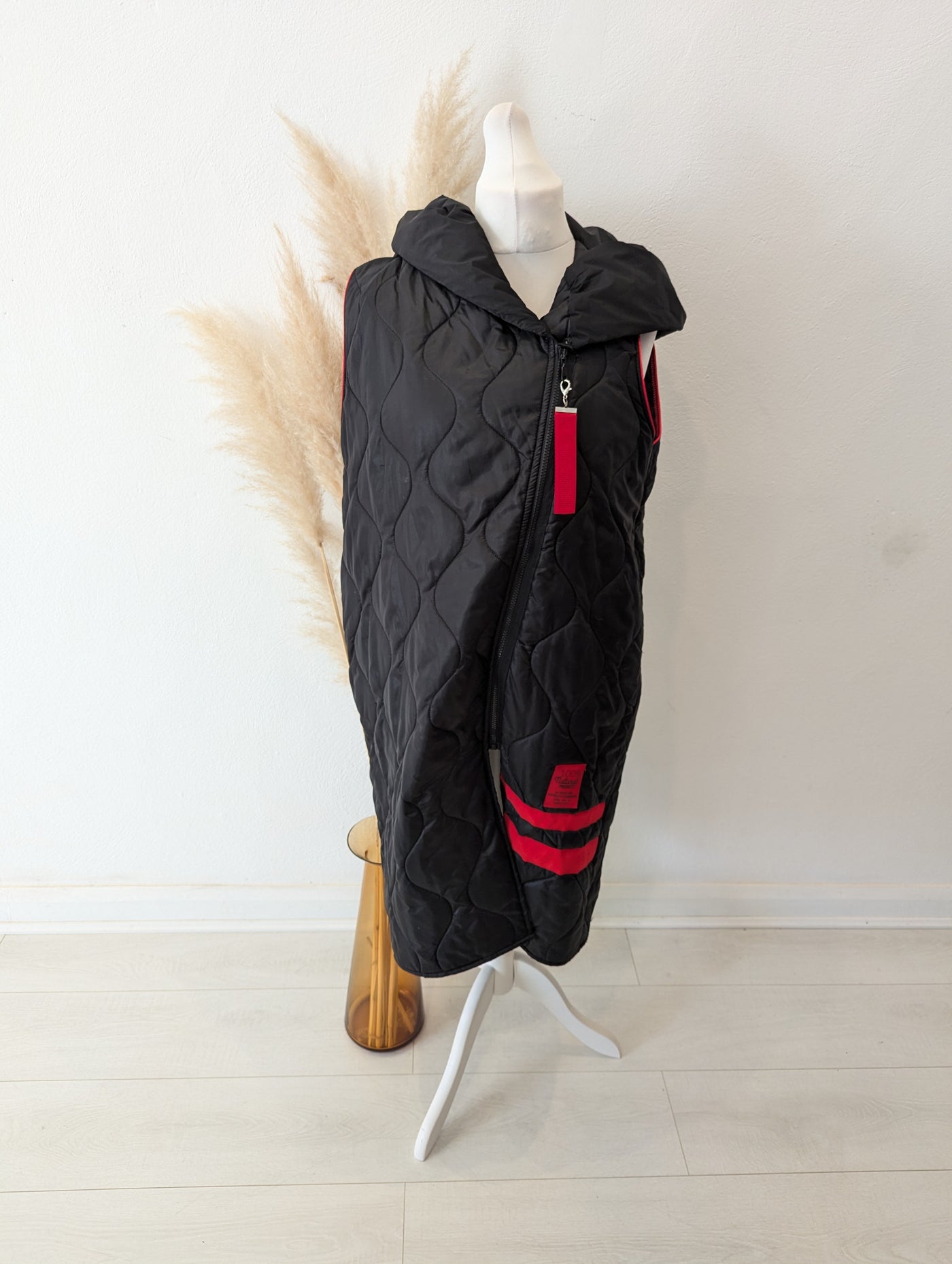 Kyla Black/Red Gilet