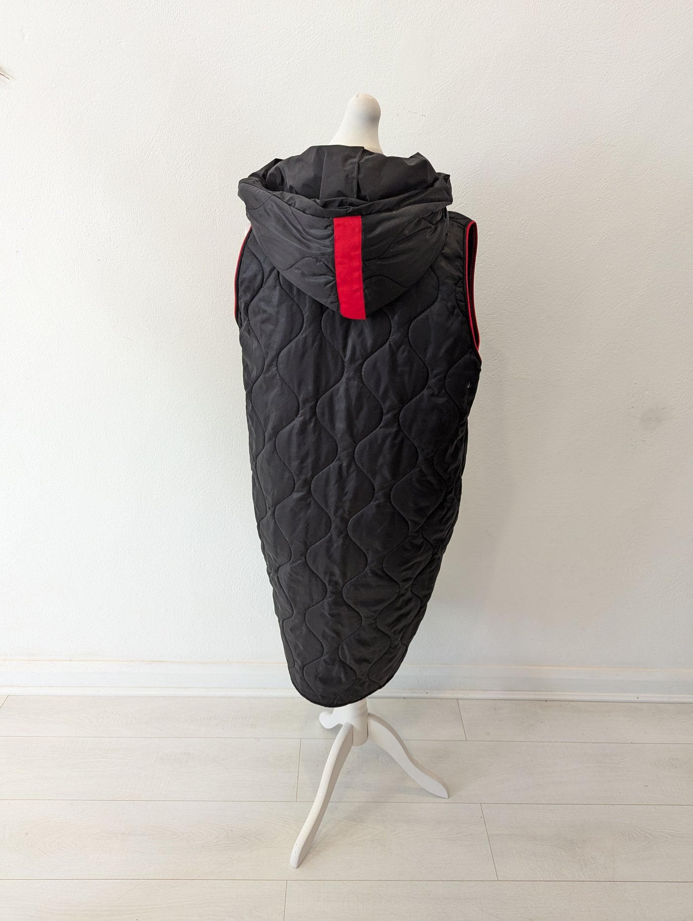 Kyla Black/Red Gilet