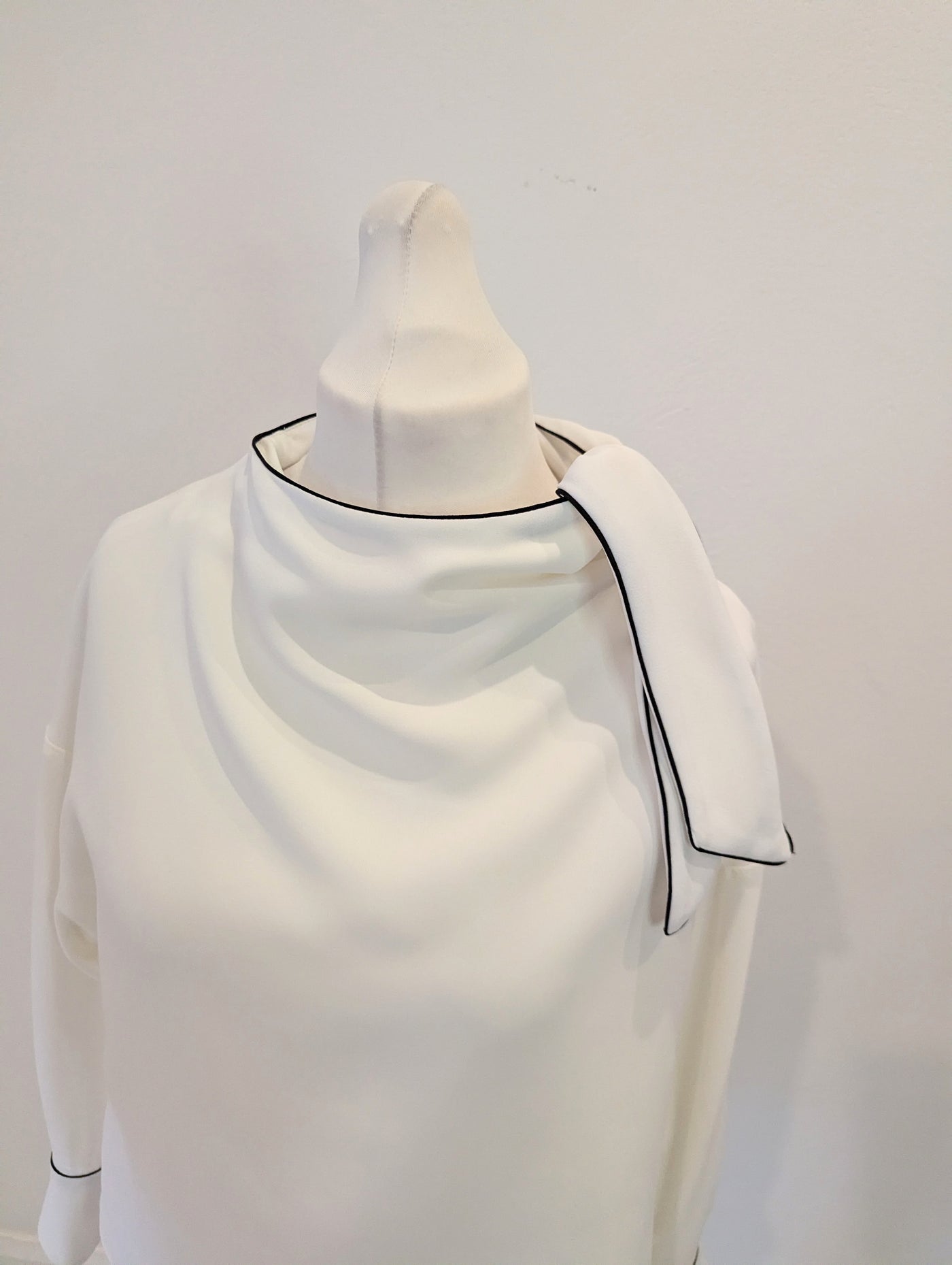 Zara White Navy trim Top L RRP £35.99