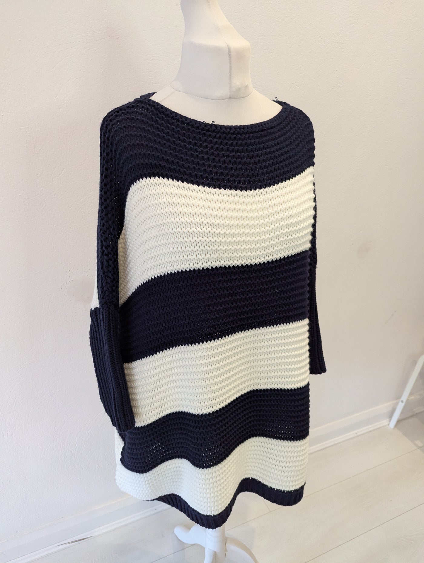 Striped knit in navy