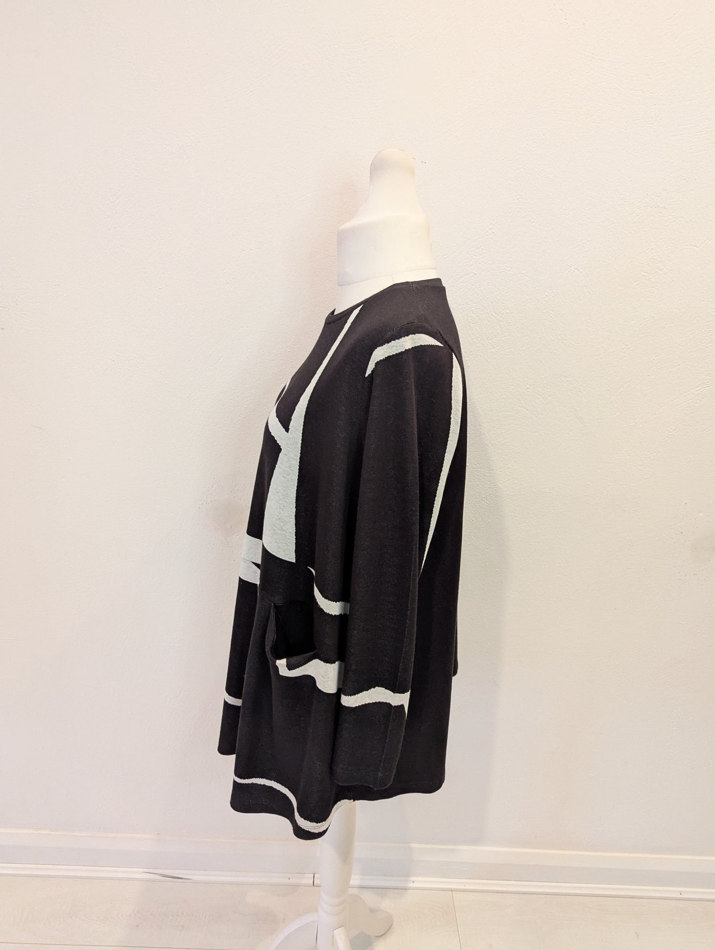 Ozai N KU Black White Tunic M