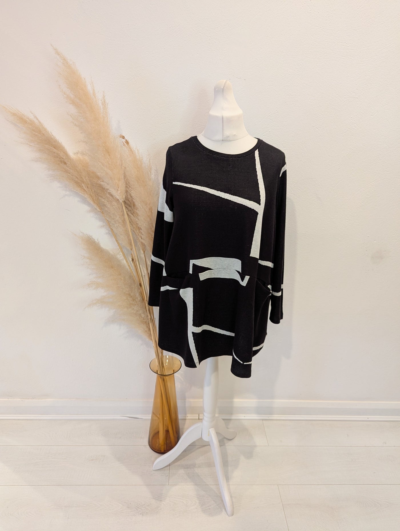 Ozai N KU Black White Tunic M