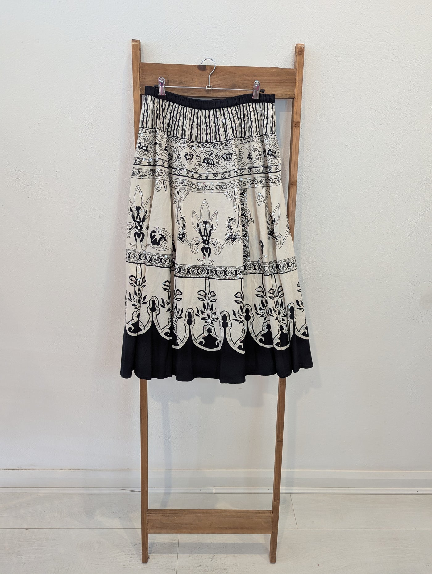 Classics Cream Black Skirt 14