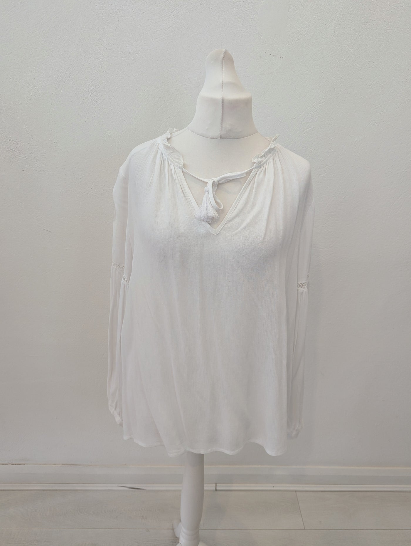 White Gypsy Top 16
