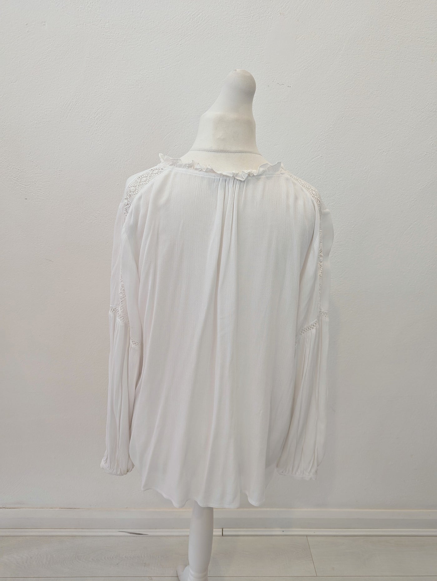 White Gypsy Top 16