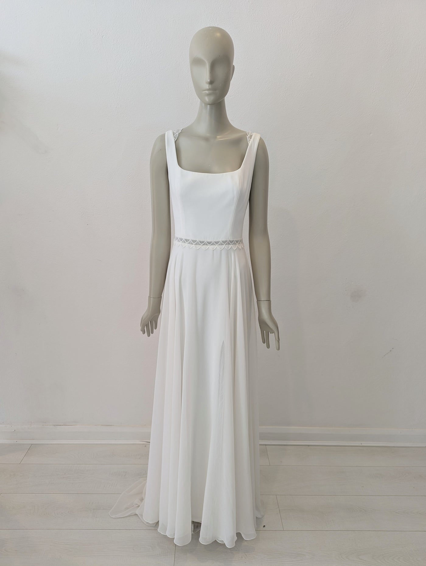 Marylise Let Love Rule 16 - £2000