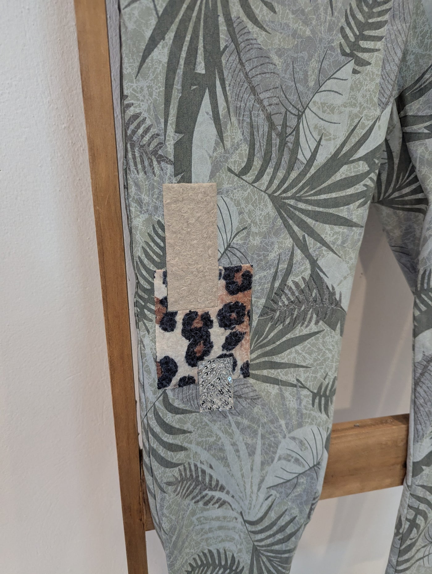 Made in Italy Khaki Floral Pants Size 12/14