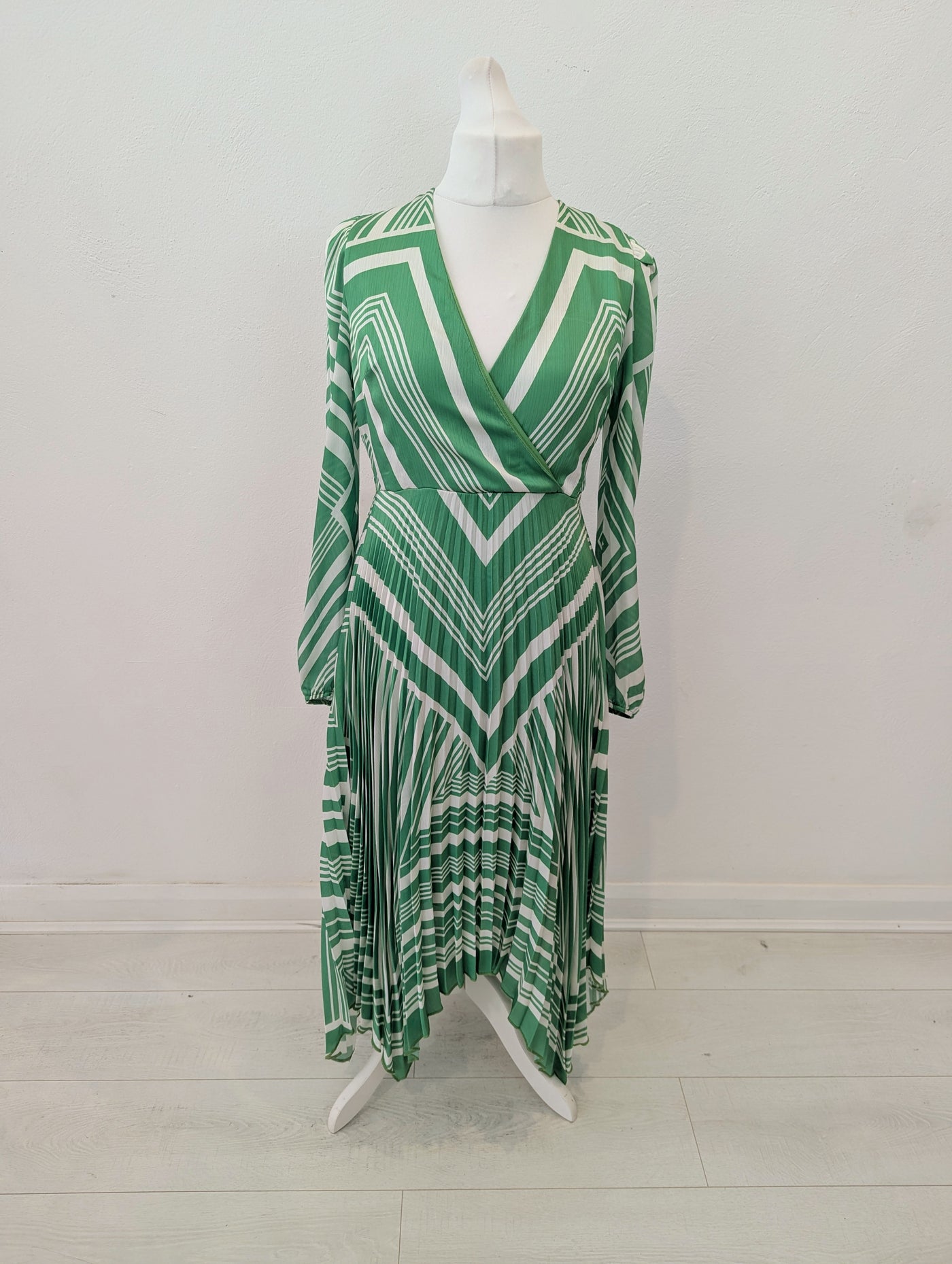 Lipsy Green & White maxi Dess 12 – The Wardrobe