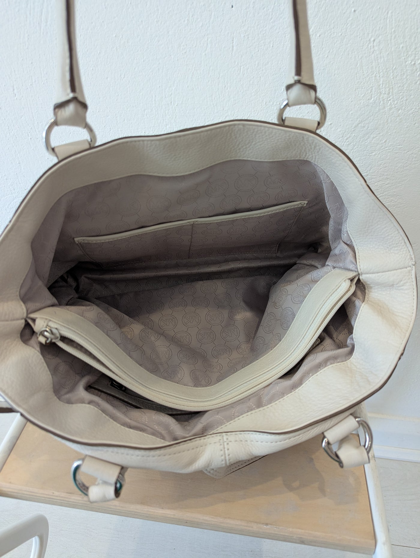 Micheal Kors Cream Bag